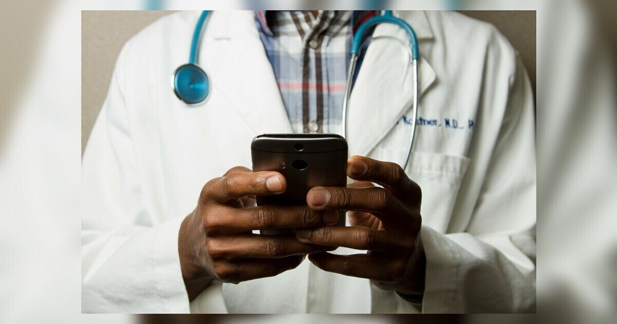 Digital Detoxing in 2025: Why Cutting Screen Time is the New Wellness Trend