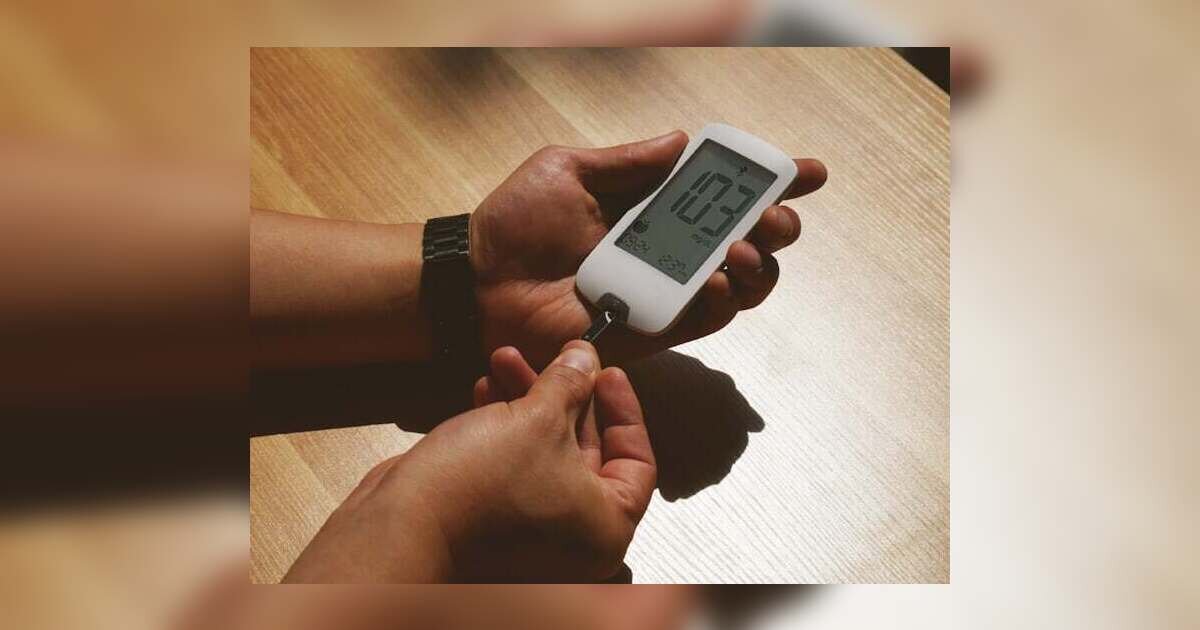 Understanding Diabetes: Diagnosis & Treatment, and Living Healthily. 